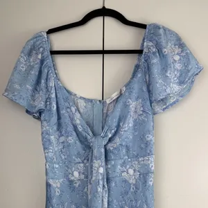 Altar'd State Blue Floral Maxi Dress Short Flutter Sleeve Tie‎ Front Womens S thumbnail 2