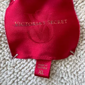 Victoria’s Secret Cozy Sherpa Plush Fleece Robe thumbnail 5