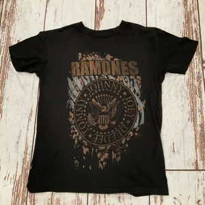 RAMONES BLACK T‎ SHIRT Size XS thumbnail 1