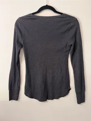 Old Navy Charcoal Gray Long Sleeve Comfy Waffle Print Thermal Women’s Top Shirt Sz S EUC thumbnail 3