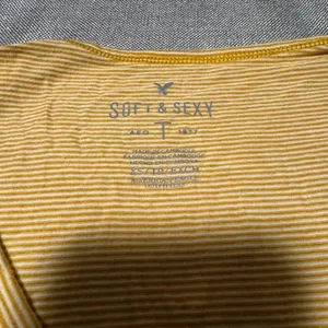 American Eagle Outfitters Yellow Fitted Short Sleeve Tee thumbnail 2