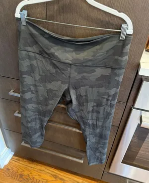 Lululemon Align™‎ High-Rise Pant 25" in a camo pattern 18 thumbnail 1