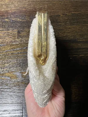 Vintage White Beaded Clamshell Clutch Gold Tone Kiss Lock Closure thumbnail 3