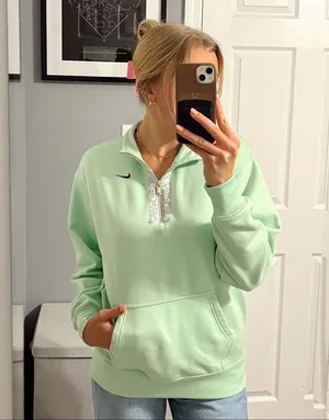 Nike Therma Half Zip Graphic Training Crew Pullover Mint Green thumbnail 1