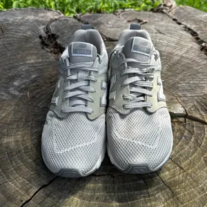 Women New Balance 009v1 Running Shoes Lace-Up, Low Top, Light Cliff Grey size 8.5 thumbnail 2