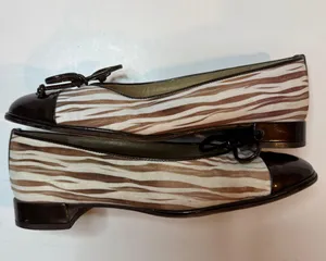 Womens 2 Tone Brown Flats Size 5 1/2B thumbnail 6