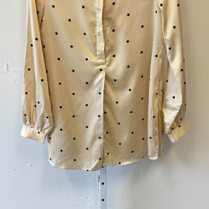 CAARA Polka Dot Satin Long Sleeve Blouse Cream Black Size Small Tunic Side Slit thumbnail 4
