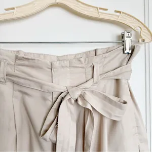 A&F • High Rise Belted Shorts paperbag tie waist beige khaki pleated thumbnail 4