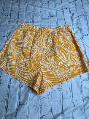 NWT shade and shore Two-Piece Yellow Leaf Print Crop Top & Shorts Set 4-6 thumbnail 6