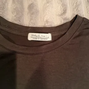 Haley & June Olive Green Crewneck Short Sleeve Tee Size L (Fits‎ S/M) thumbnail 3