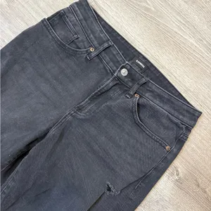 •EXPRESS• MID RISE BOYFRIEND JEANS thumbnail 3