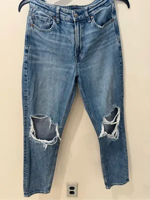 American Eagle Strigid Distressed Mom Jeans Light Wash Size 6 Regular thumbnail 2