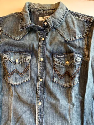 Wrangler Women’s Western Pearl Snap Denim Shirt thumbnail 2