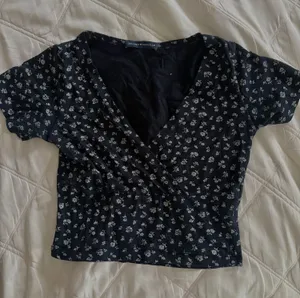 Brandy Melville Top  thumbnail 1