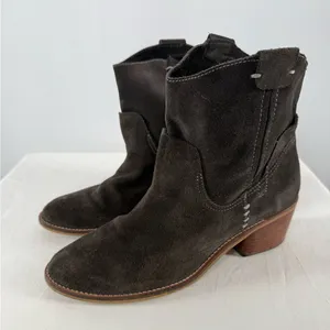Dolce Vita Pull On Suede Boots in Chocolate‎ Brown size 10 thumbnail 3