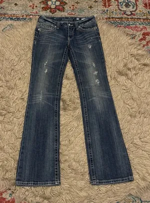 Miss Me Jeans – Size 29 – Bootcut with Embroidered Fleur-de-Lis Pockets thumbnail 1