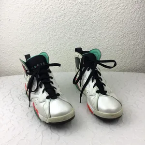 Nike Jordan Size 6 Youth Retro Basketball 705417-138 White Verde Sneakers thumbnail 6