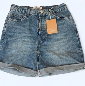 Reformation shorts  thumbnail 1