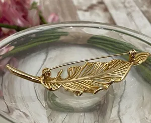Unsigned Gold Leaf Brooch thumbnail 9