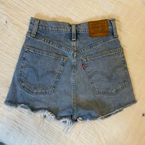 LEVI’S Ribcage Denim Shorts High Rise Button Fly Distressed Raw Hem Size 24 thumbnail 4