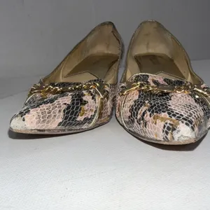 Michael‎ Kors Heels Snake Skin Leather 2" Kitten Heels MK Logo Chain Women's 8M thumbnail 3