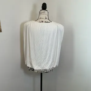 Halara V-Neck Sleeveless Bubble Hem Top White Pleated Shoulder XL New With Tags thumbnail 3