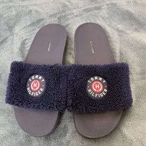 Tommy Hilfiger Women's Navy Blue Faux Fur Logo Slide Sandals US 6M Casual thumbnail 3