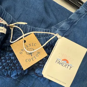 Faherty Women Size XS Presley Embroidered Detail Cotton Chambray Top‎ thumbnail 4
