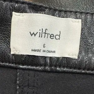 NEW Aritzia Wilfred Melina Tall Black Faux Leather Pants Women’s 6 thumbnail 3