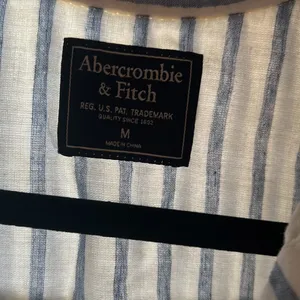 Abercrombie & Fitch sz medium 100% cotton chambray button up thumbnail 3