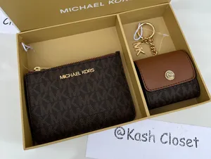 Michael Kors Giftable boxed Coin Pouch and Apple AirPods® Case Gift Set-Brown thumbnail 5