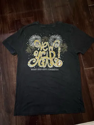 Buc-ee’s New Year 2025 Size Medium T-shirt thumbnail 2