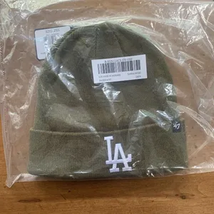 Authentic ‘47  Los Angeles Dodgers Basic Raised Knit Cuffed Olive Beanie thumbnail 1