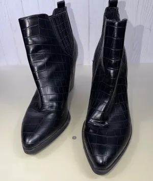 Indigo Rd Black Croc Embossed Chelsea Ankle Boots Size 8 Block Heel thumbnail 1