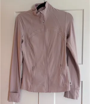 Lululemon Size 8 Define Jacket Hip in Pink thumbnail 3