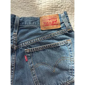 Levis 501 Shorts Womens 27 Blue Denim Cutoffs Button Fly Distressed thumbnail 3