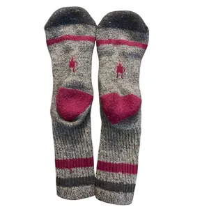 Smartwool Women's Classic Hike Full Cushion Crew Socks Medium‎ Grey/Pink Merino thumbnail 2