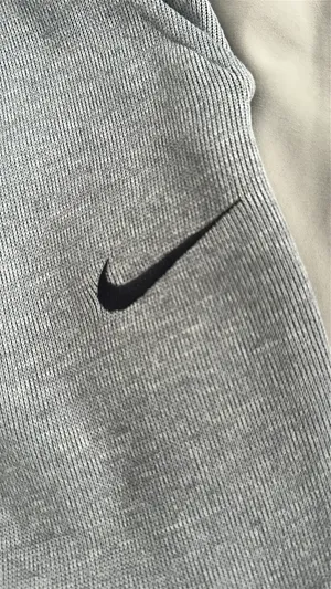 Women’s Nike Dri-Fit grey sweatpants Smll thumbnail 5