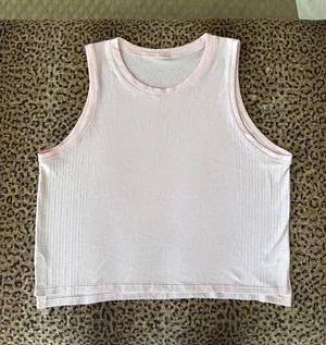 Lululemon train to be be tank size 6  thumbnail 1
