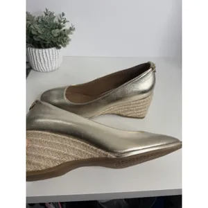 NEW Aerosoles Aurora Leather Wedges Gold Metallic Round Toe Size 9M Casual thumbnail 10