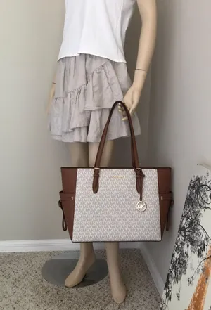 Michael Kors Purse thumbnail 2