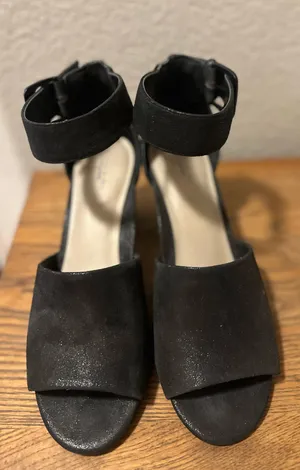 T Tahari Women’s Black Suede Ankle Strap Heeled Sandal Size 9.5 M thumbnail 4