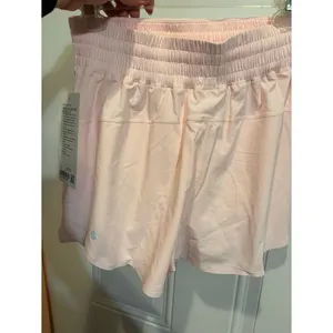 NWT new womens lululemon shake it out shorts large light pearl pink $68 lined thumbnail 4