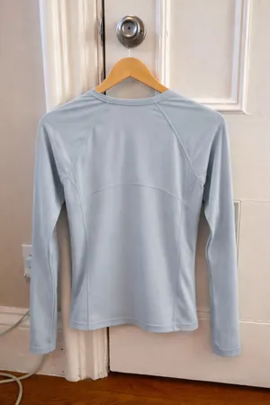 Lulu Lemon It's Rulu Long-Sleeve Shirt Size M thumbnail 2