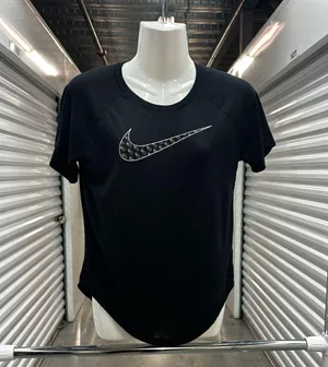 Dry fit Nike top thumbnail 1