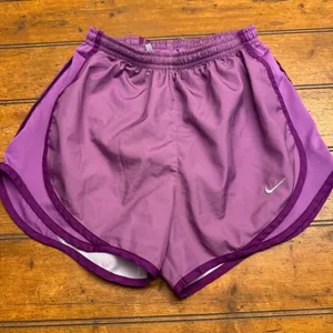 Nike‎ Dri Fit Womens Running Shorts Lilac Purple Athletic Performance XS thumbnail 1
