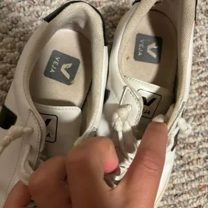 VEJA Esplar Logo Leather Low-Top Sneakers White Black- Size 36 (5) thumbnail 8
