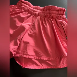 LULULEMON Track That Running Shorts Lip Gloss Women’s Sz 4 EUC thumbnail 2