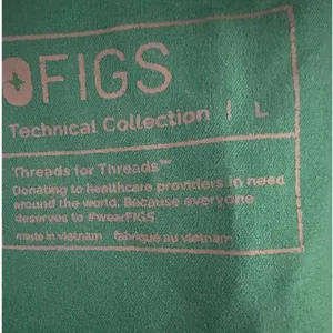 FIGS Women's Rafaela Oversized Scrub Top green size large thumbnail 7
