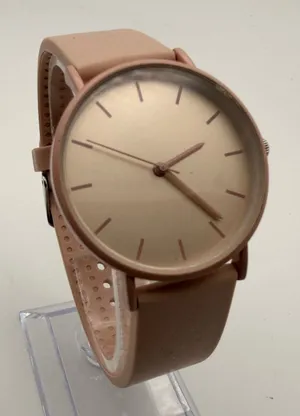 Stylish Pink Minimalist Women's Watch with Silicone Band, Working thumbnail 1